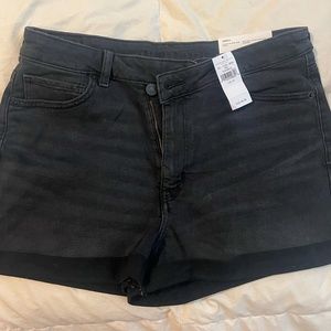 NWT Highest Rise Mom Short American Eagle Size 10 Black